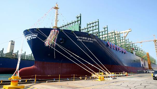 Yksi maailman suurimmista laivoista on 400 metriä pitkä ja 61 metriä leveä konttialus HMM Algeciras